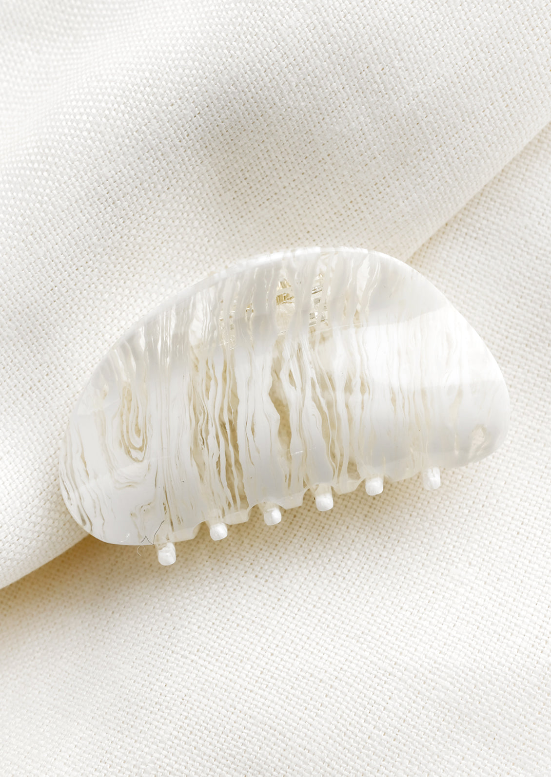 An asymmetric hair claw in white streak print.